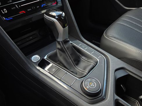 Certified 2024 Volkswagen Tiguan SE AWD/4WD image 37