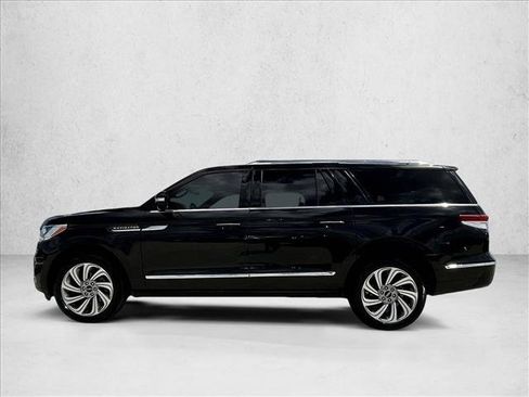 Used 2023 Lincoln Navigator L Reserve image 6