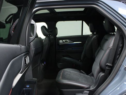Used 2025 Ford Explorer ST image 13