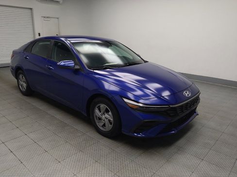 Used 2024 Hyundai Elantra SE FWD image 11