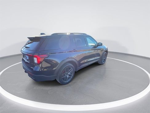 Used 2025 Ford Explorer ST-Line w/ ST-Line Street Pack image 8