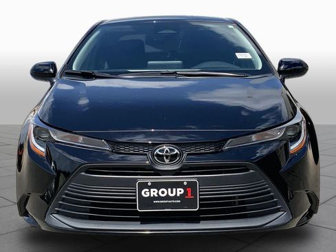 Used 2025 Toyota Corolla LE FWD image 4