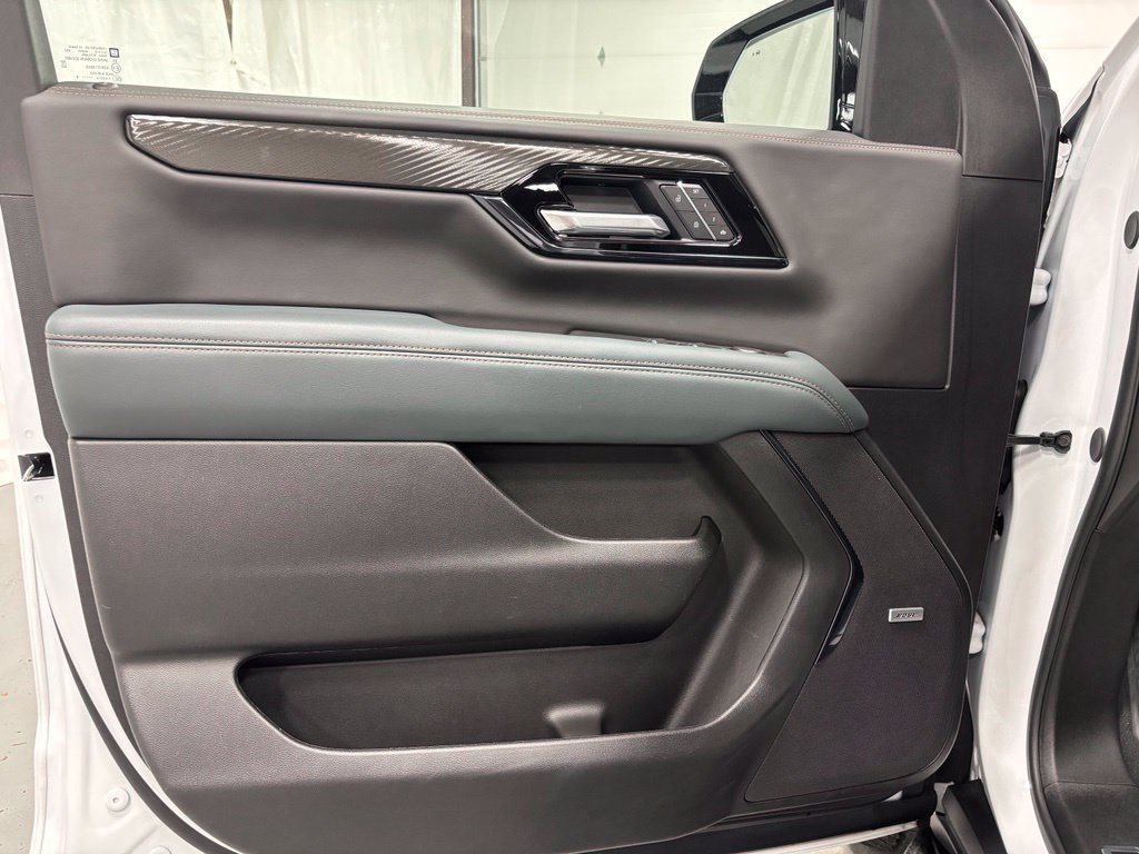 Used 2026 GMC Yukon XL AT4 AWD/4WD image 8