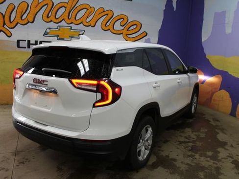 Used 2024 GMC Terrain SLE FWD image 8