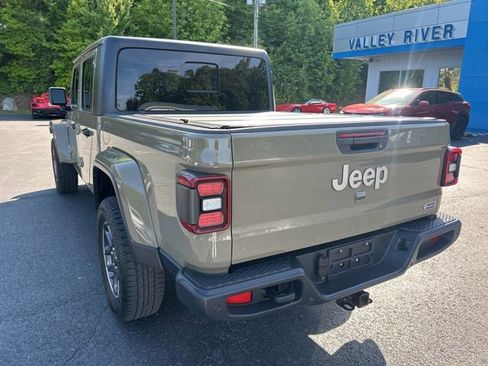 Used 2020 Jeep Gladiator Overland AWD/4WD image 6