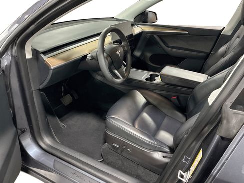 Certified 2023 Tesla Model Y Long Range AWD/4WD image 9
