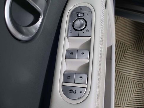 Used 2024 Hyundai Ioniq 5 Limited image 40