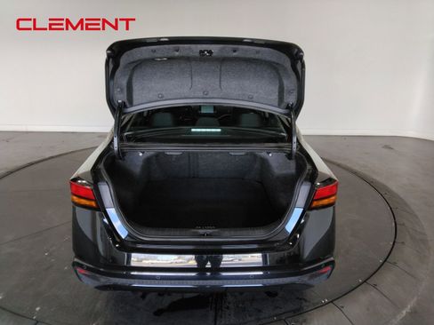 Used 2025 Nissan Altima 2.5 SV image 9