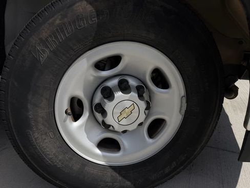 Used 2025 Chevrolet Express 2500 w/ Driver Convenience Package RWD image 8