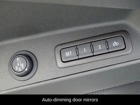 Used 2022 Chevrolet Equinox Premier w/ LPO, Floor Liner Package FWD image 18