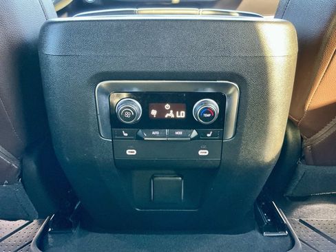 Used 2023 Chevrolet Suburban Z71 w/ Luxury Package image 32