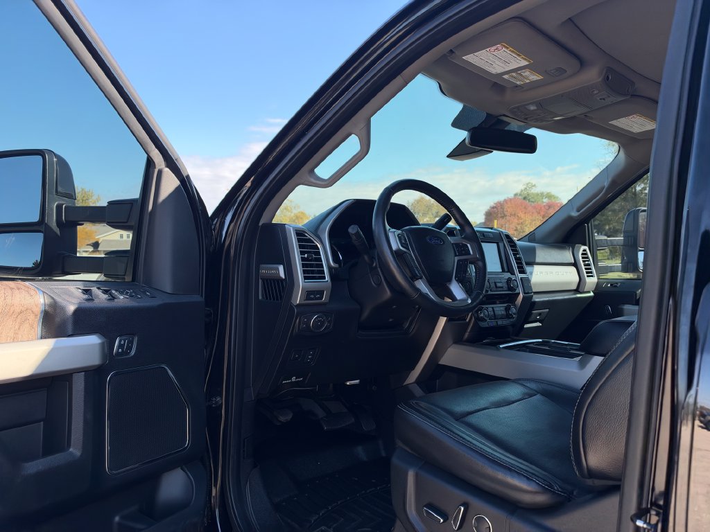 Used 2017 Ford F250 Lariat w/ Lariat Ultimate Package AWD/4WD image 25