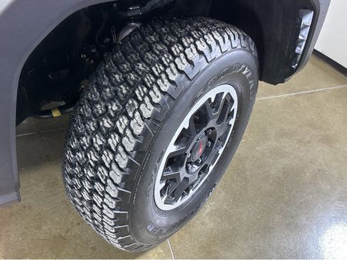 Used 2024 Toyota Tacoma TRD Off-Road image 14
