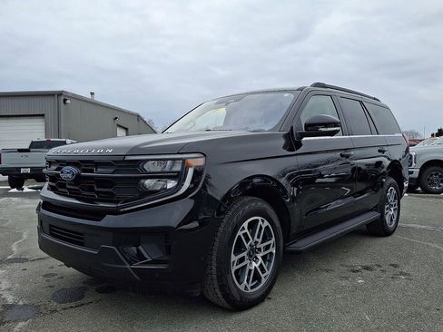 Used 2025 Ford Expedition Active image 3