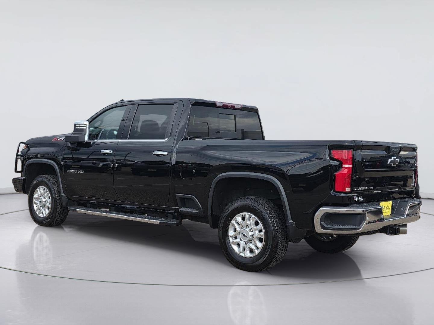 Used 2025 Chevrolet Silverado 2500 LTZ w/ LTZ Convenience Package AWD/4WD image 7