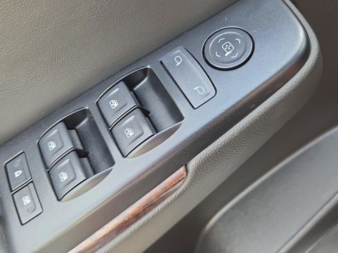 Used 2015 GMC Yukon SLE RWD image 32