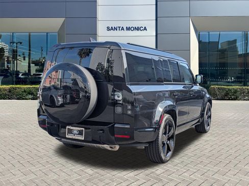 New 2026 Land Rover Defender 130 X-Dynamic SE image 5