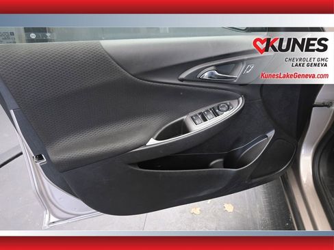 Used 2025 Chevrolet Malibu LT image 14