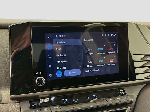 Used 2025 Toyota Camry LE image 21