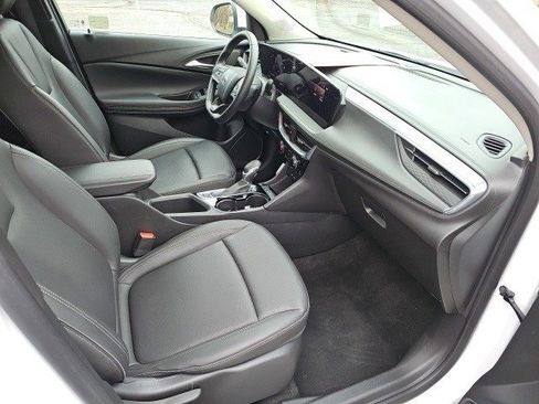 Used 2024 Buick Encore GX Sport Touring image 11