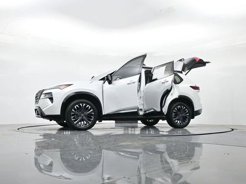 Used 2025 Nissan Rogue Platinum w/ Platinum Premium Package FWD image 57
