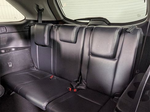 Used 2017 Toyota Highlander SE image 23