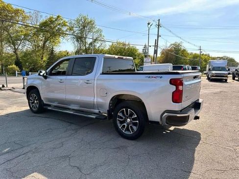 Used 2022 Chevrolet Silverado 1500 LT AWD/4WD image 2