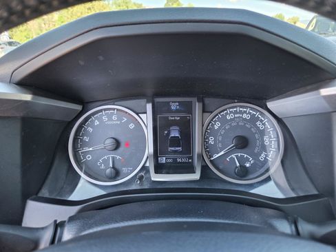 Used 2019 Toyota Tacoma SR5 AWD/4WD image 27
