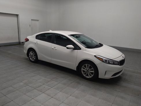 Used 2017 Kia Forte S image 11