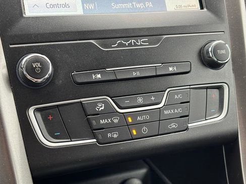 Used 2019 Ford Fusion SE image 30