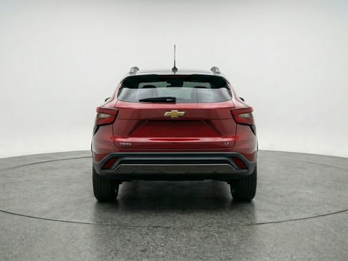 Used 2025 Chevrolet Trax LT w/ LT Convenience Package FWD image 7