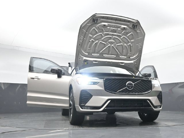 New 2026 Volvo XC60 B5 Plus w/ Protection Package Premier AWD/4WD image 54