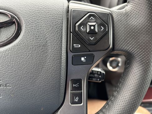 Used 2019 Toyota Tacoma TRD Off-Road w/ Technology Package AWD/4WD image 18