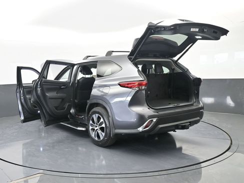 Used 2023 Toyota Highlander XLE image 83