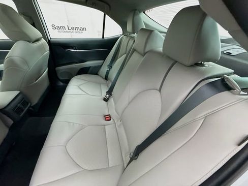 Used 2021 Toyota Camry XLE w/ Navigation Upgrade Package image 25
