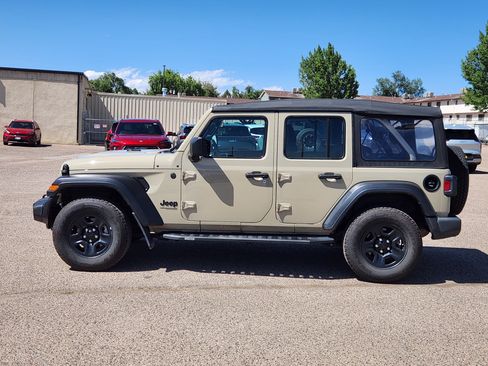 Used 2022 Jeep Wrangler Unlimited Sport AWD/4WD image 2