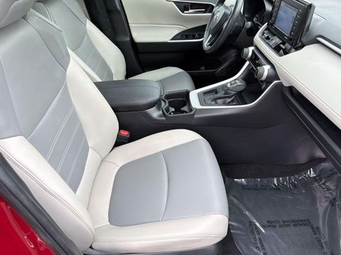 Used 2021 Toyota RAV4 XLE Premium FWD image 28