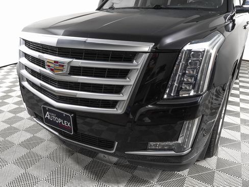 Used 2015 Cadillac Escalade Luxury image 31