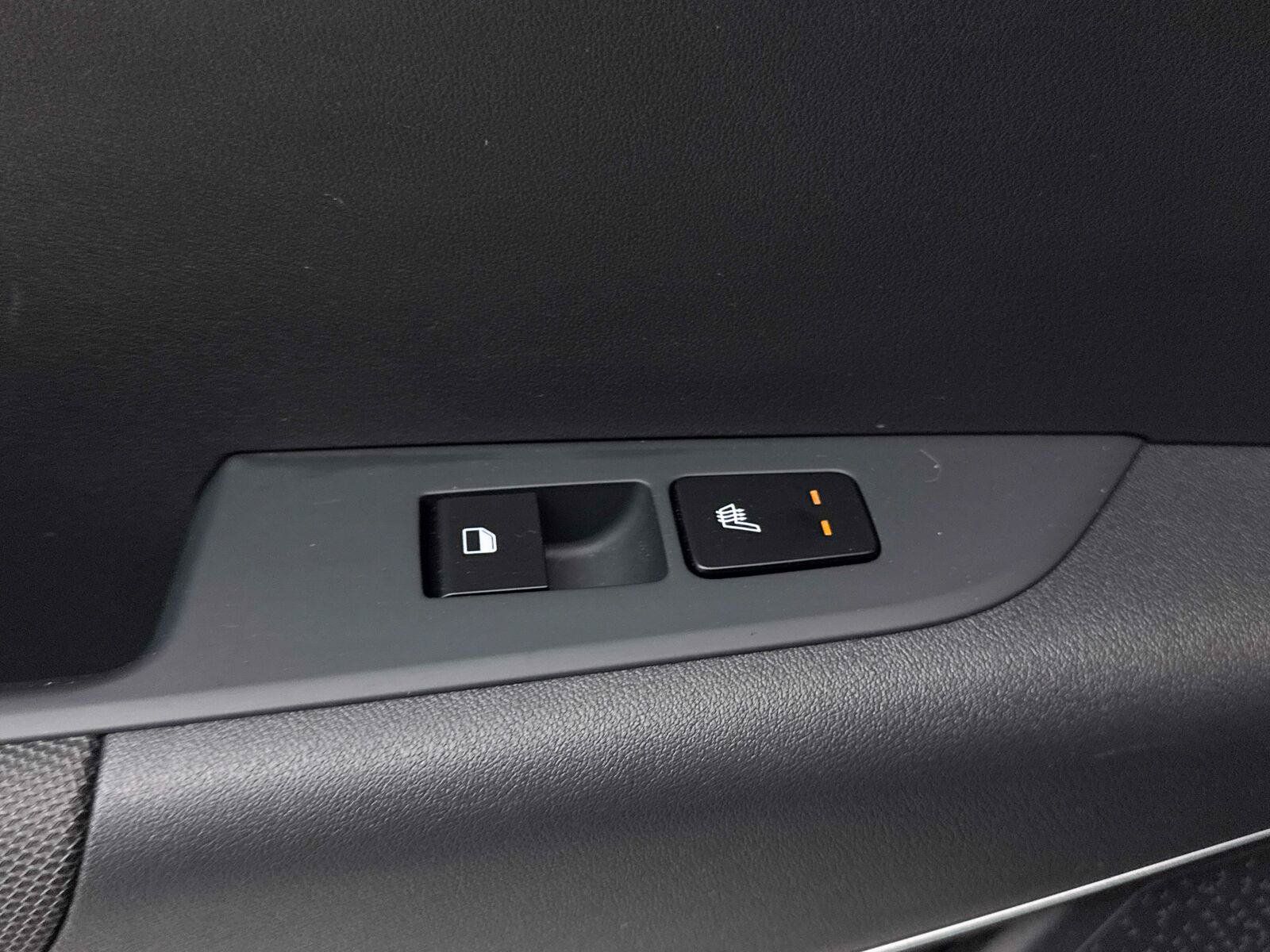Used 2024 Kia Niro EX w/ EX Cold Weather Package FWD image 33