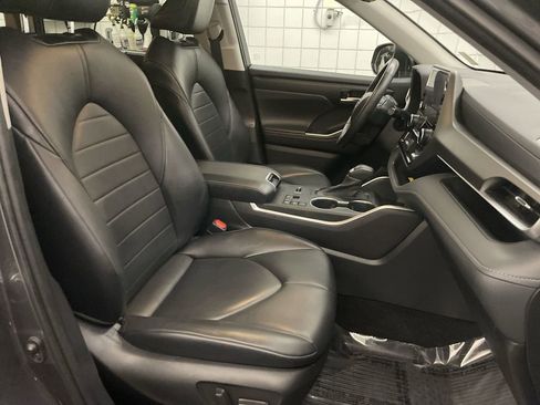 Used 2023 Toyota Highlander XLE image 21