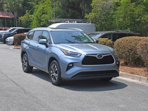 Used 2022 Toyota Highlander XLE FWD image 6