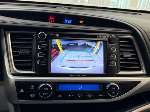 Used 2017 Toyota Highlander Plus w/ Carpet Mat Package AWD/4WD image 36