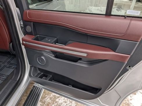 Used 2024 Ford Expedition Max Limited image 31