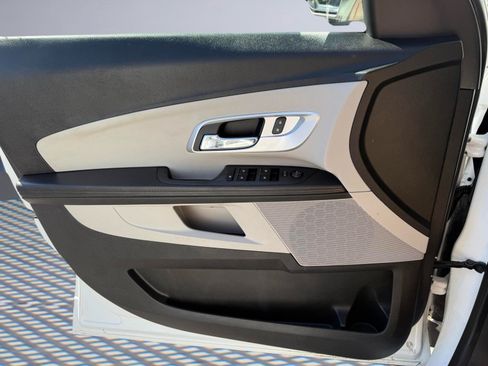 Used 2017 Chevrolet Equinox LS FWD image 18