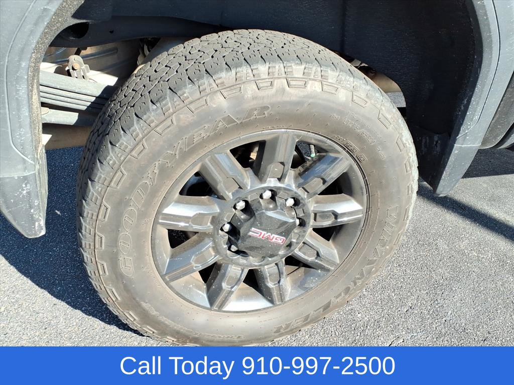 Used 2024 GMC Sierra 2500 AT4 w/ AT4 Premium Plus Package AWD/4WD image 8
