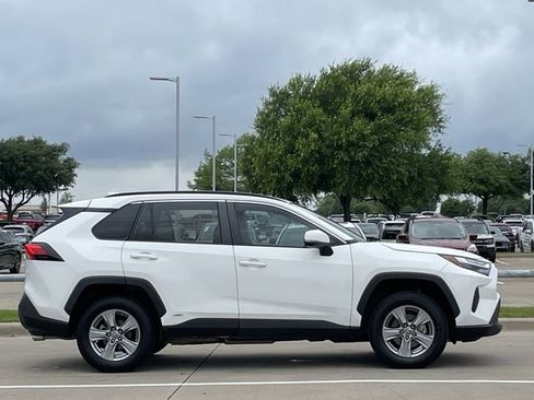 Used 2024 Toyota RAV4 LE AWD/4WD image 3