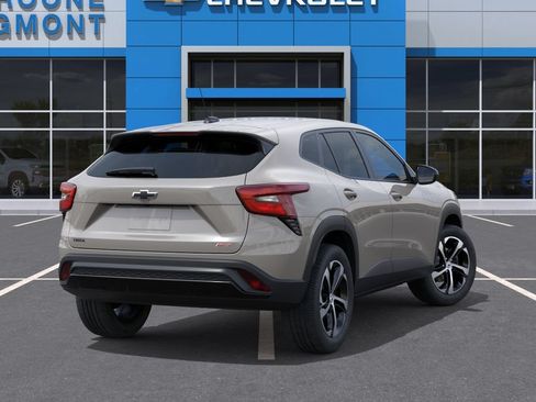 New 2026 Chevrolet Trax RS w/ Sunroof Package FWD image 4