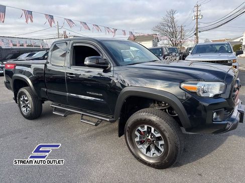 Used 2016 Toyota Tacoma TRD Sport image 13