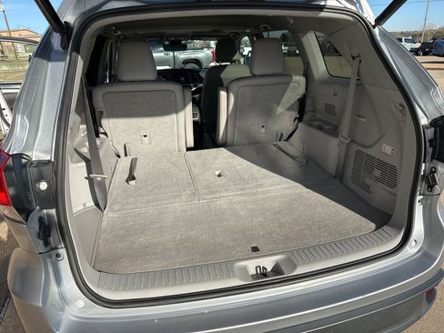 Used 2017 Toyota Highlander XLE image 16