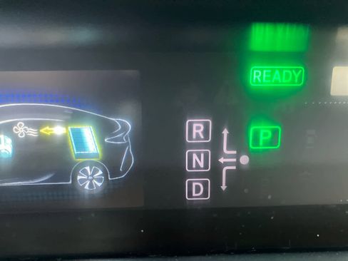 Used 2019 Toyota Prius Prime Advanced image 16